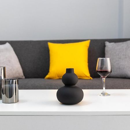 C3 Modern Spartan Apartment Bagian luar foto
